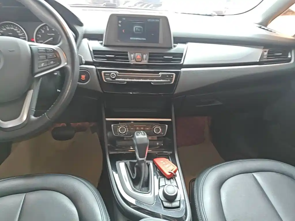 BMW 2 Series Active Tourer — миниатюра 10