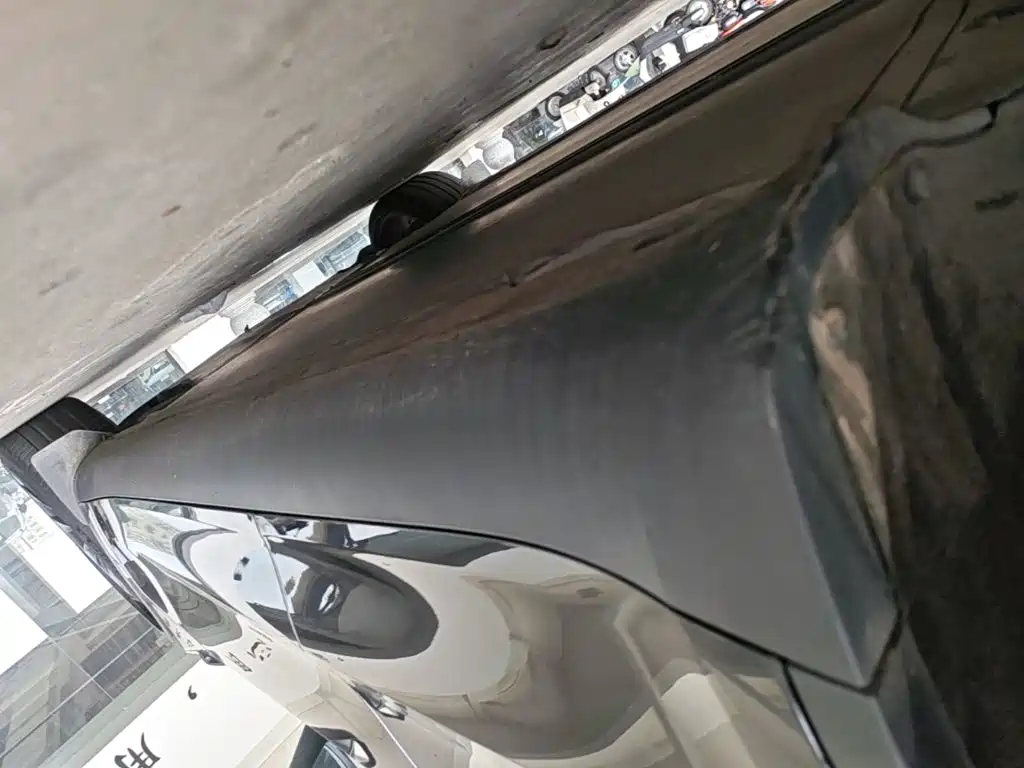 Tesla Model Y — миниатюра 21