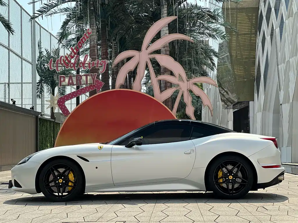 FERRARI CALIFORNIA T