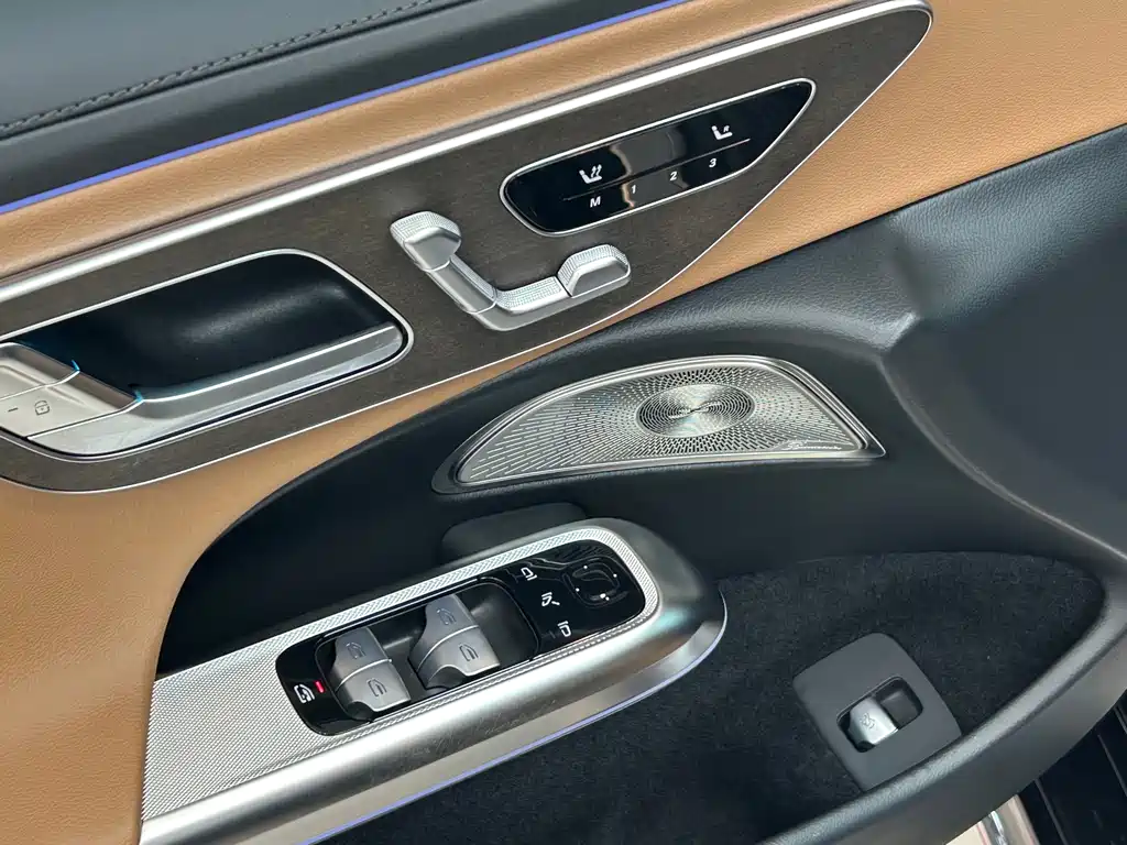 Mercedes-Benz E-Class — миниатюра 11