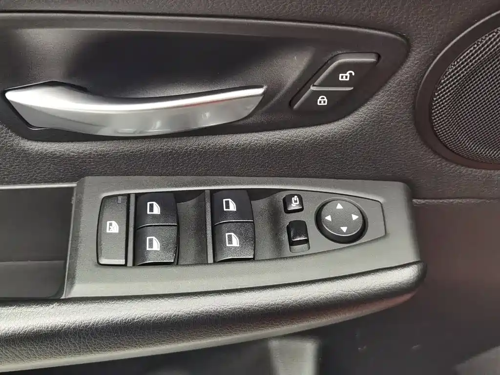 BMW 2 Series Active Tourer — миниатюра 9