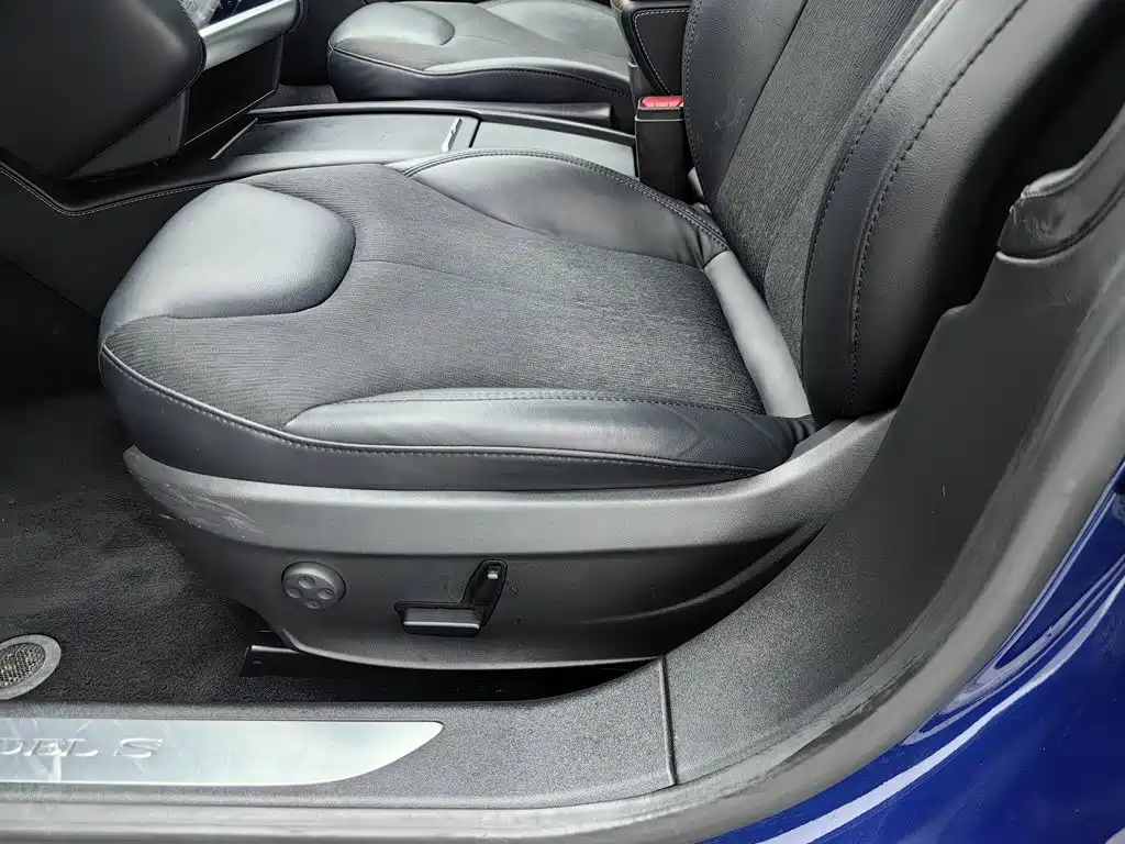 Tesla Model S — миниатюра 20