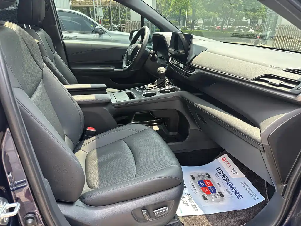 Toyota Sienna — миниатюра 9