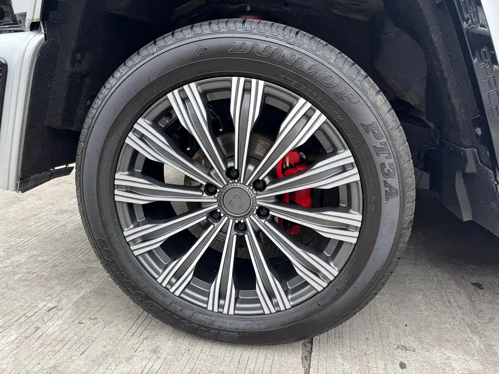 TANK CO CREATION TANK 300