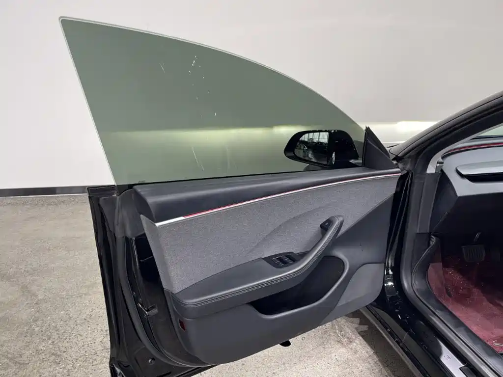 Tesla Model 3 — миниатюра 14