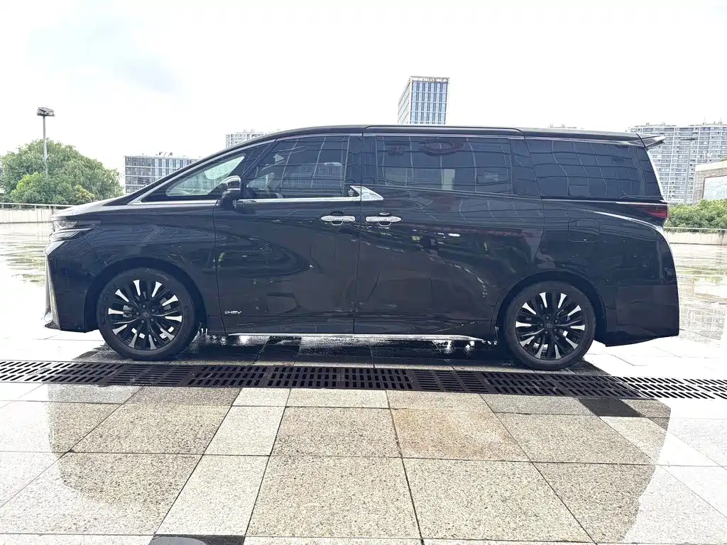 Toyota Vellfire — миниатюра 2