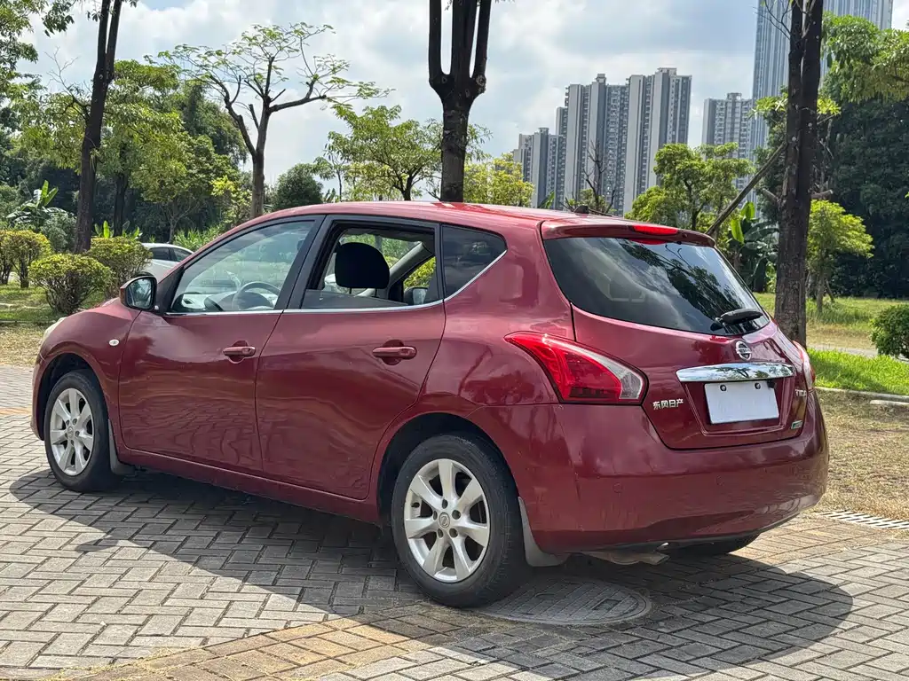 Nissan Tiida — миниатюра 4