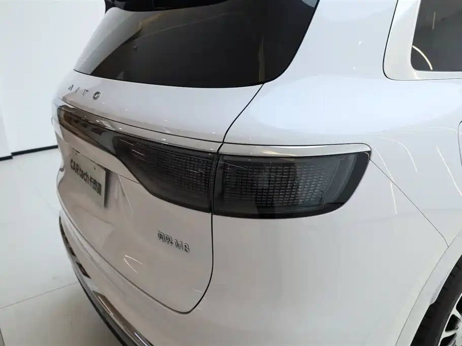 Aito M8 2025 Ultra 53.4kWh 6 мест (192 )