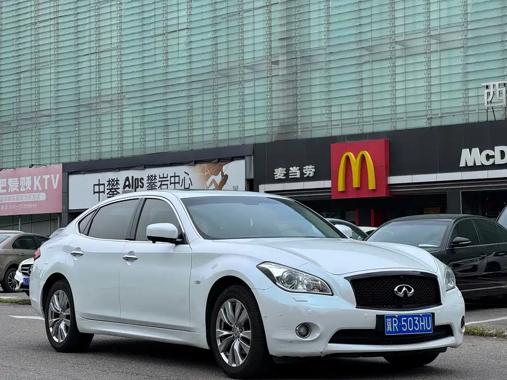 Infiniti Q70 — миниатюра 3