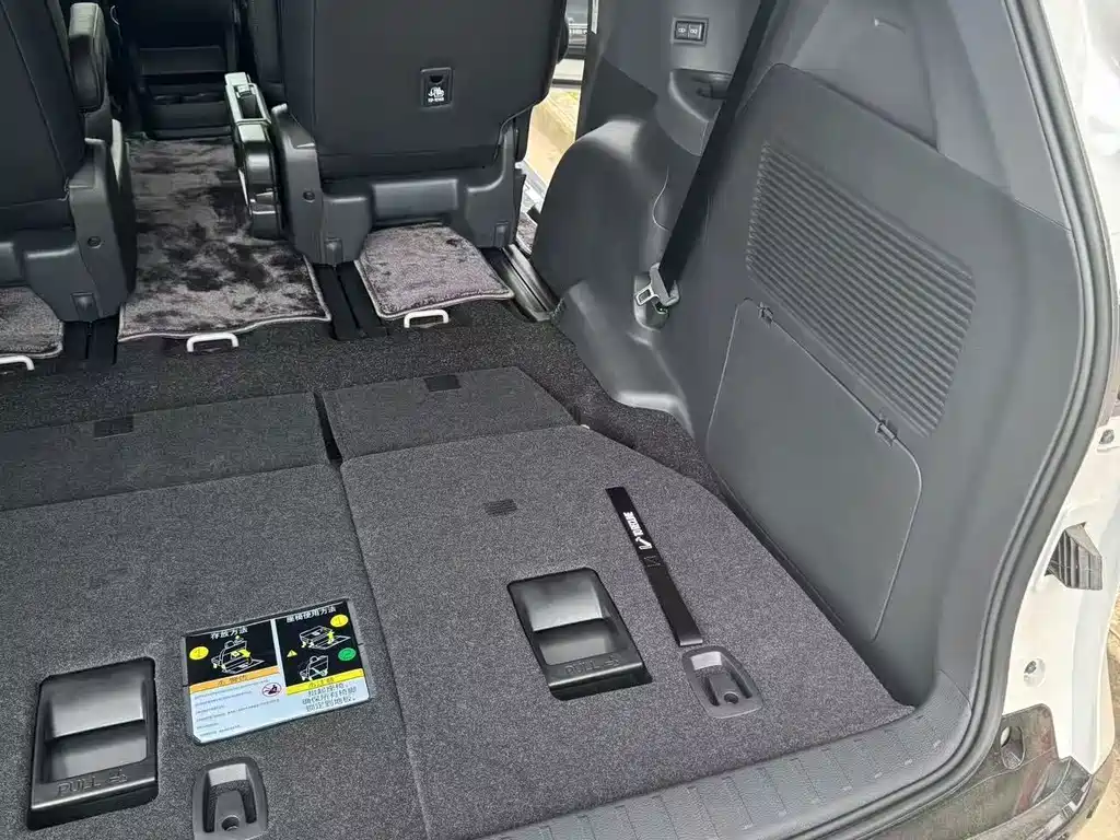 Toyota Sienna — миниатюра 10