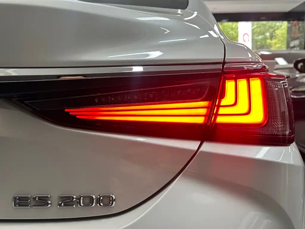 Lexus ES — миниатюра 8