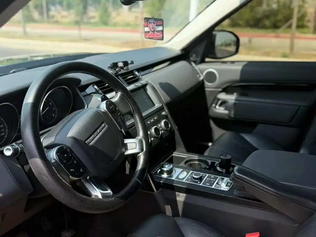 Land Rover Discovery 2019 3.0 SC V6 SE