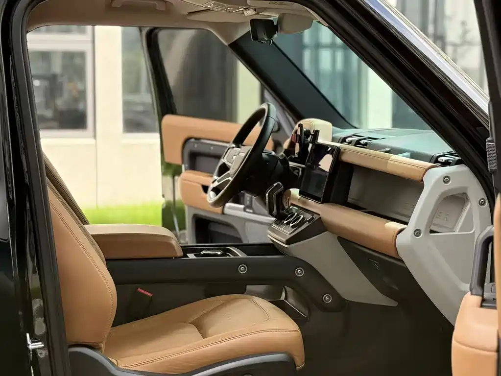 Land Rover Defender — миниатюра 7