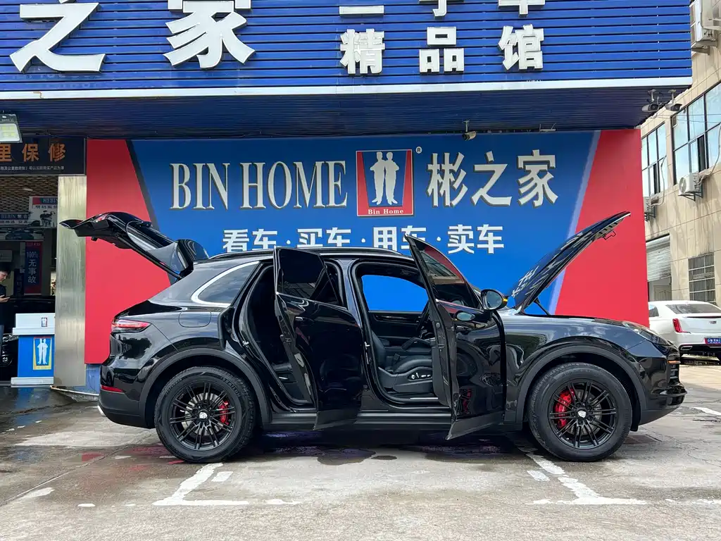 Porsche Cayenne — миниатюра 23