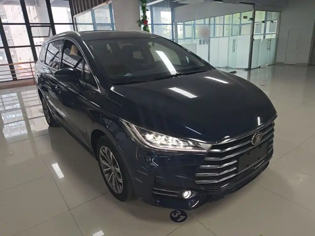 BYD MAX — миниатюра 4