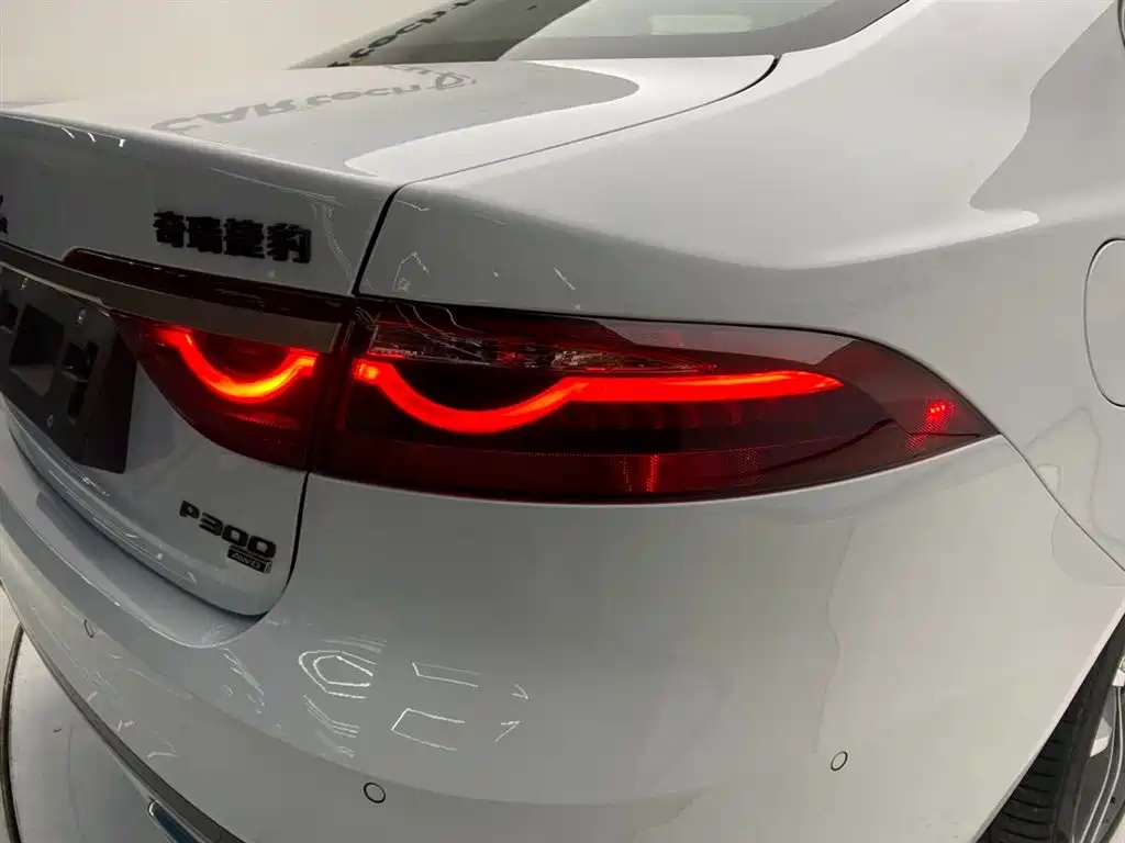 Jaguar XFL 2024 2.0T P300 Flagship Sport