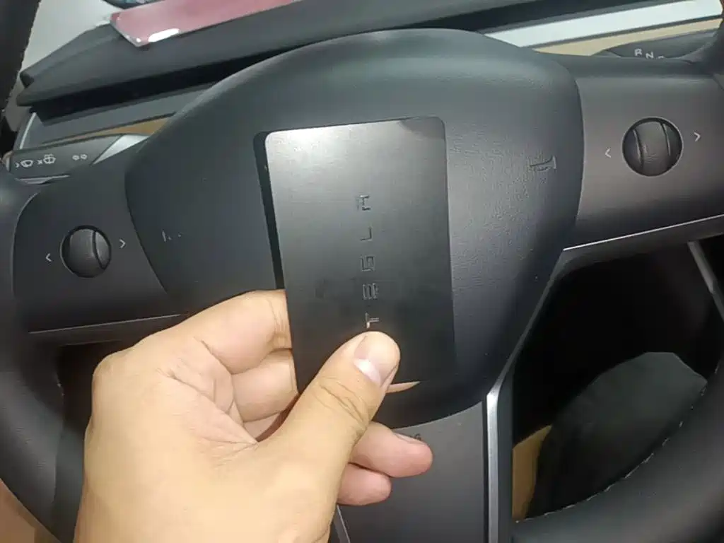 Tesla Model 3 — миниатюра 9