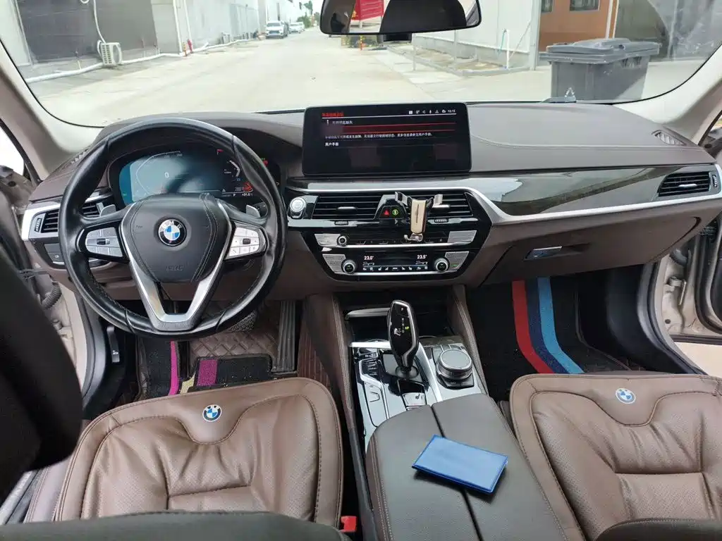 BMW 5 Series — миниатюра 10