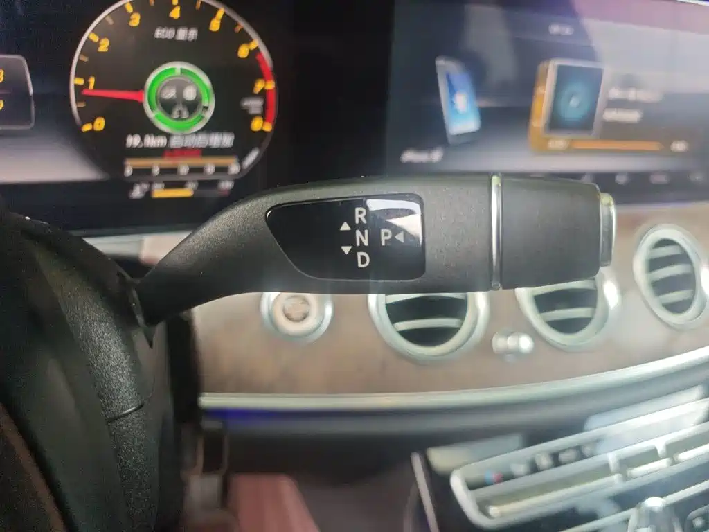 Mercedes-Benz E-Class — миниатюра 11