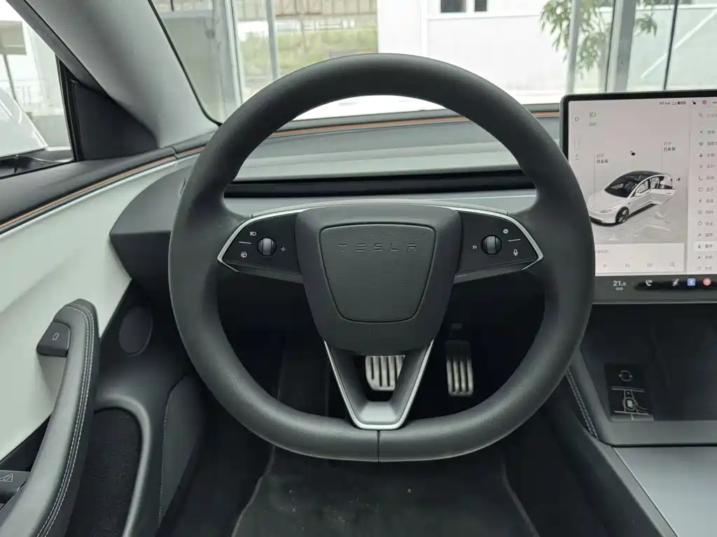 Tesla Model 3 — миниатюра 9