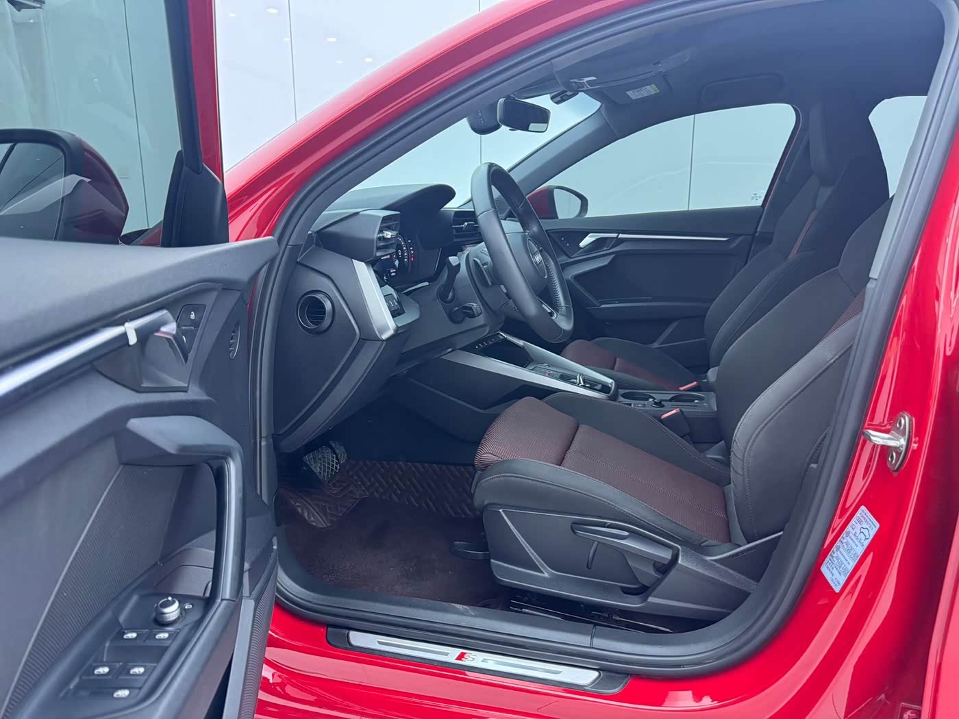 Audi A3 1.4 л 2023 г. красный/фиолетовый, пробег 39000 км