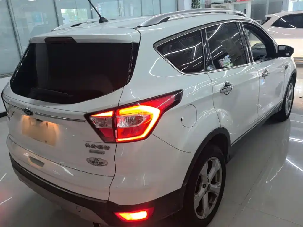 Ford Kuga — миниатюра 7