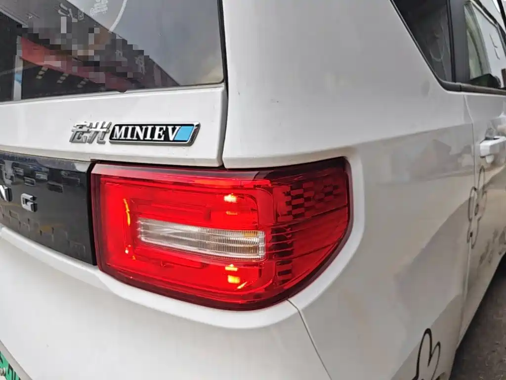 Wuling MINIEV — миниатюра 8