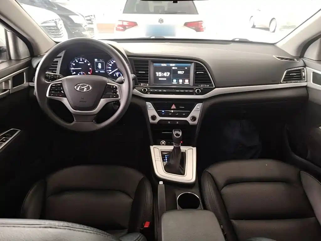 Hyundai Elantra — миниатюра 10