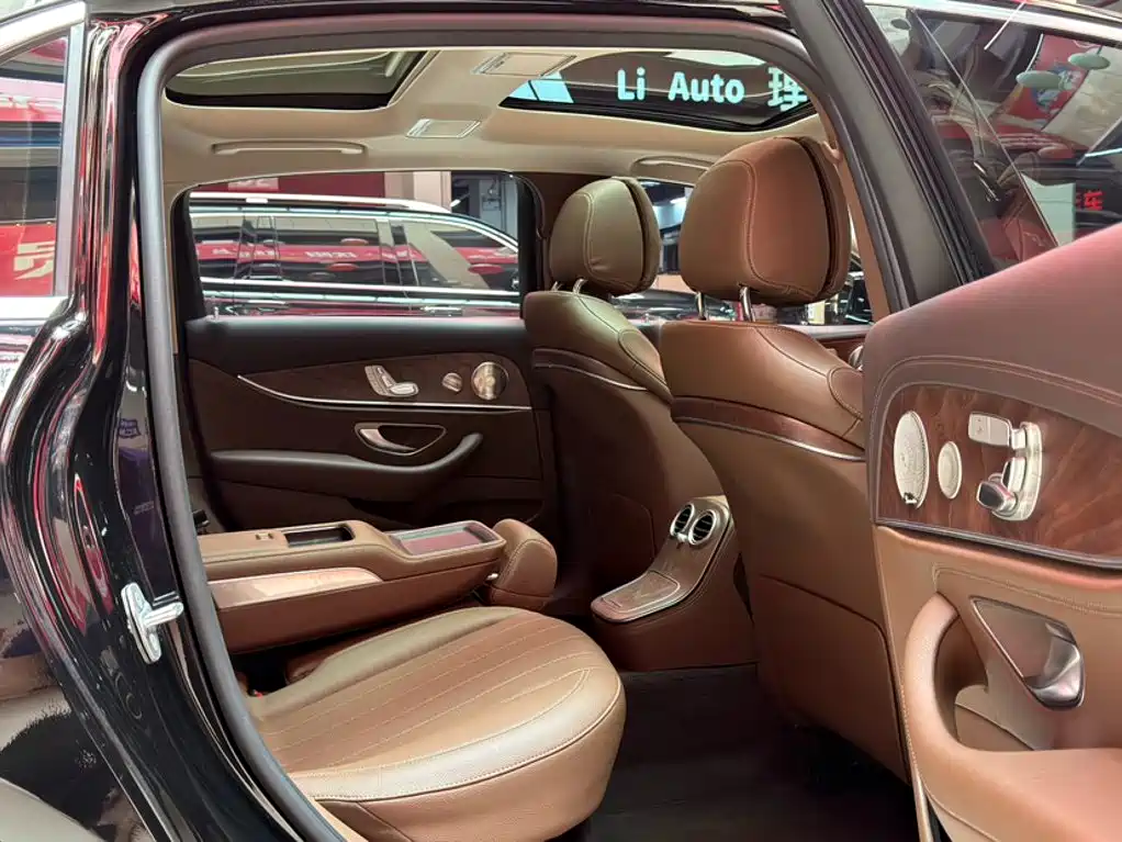 Mercedes-Benz E-Class — миниатюра 12