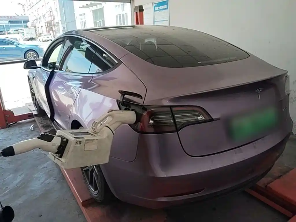 Tesla Model 3 — миниатюра 5