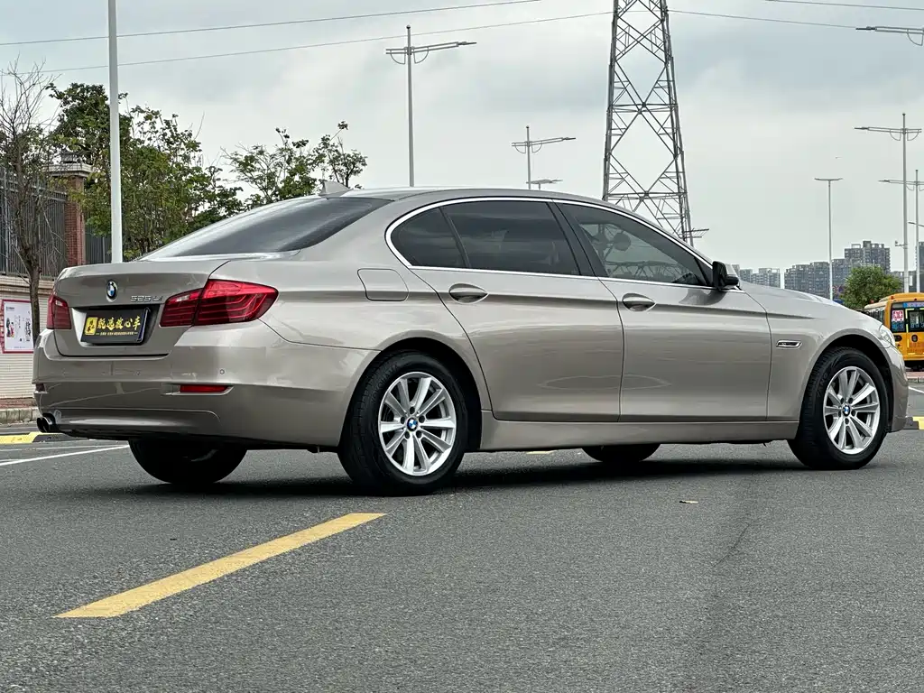 BMW 5 Series — миниатюра 4