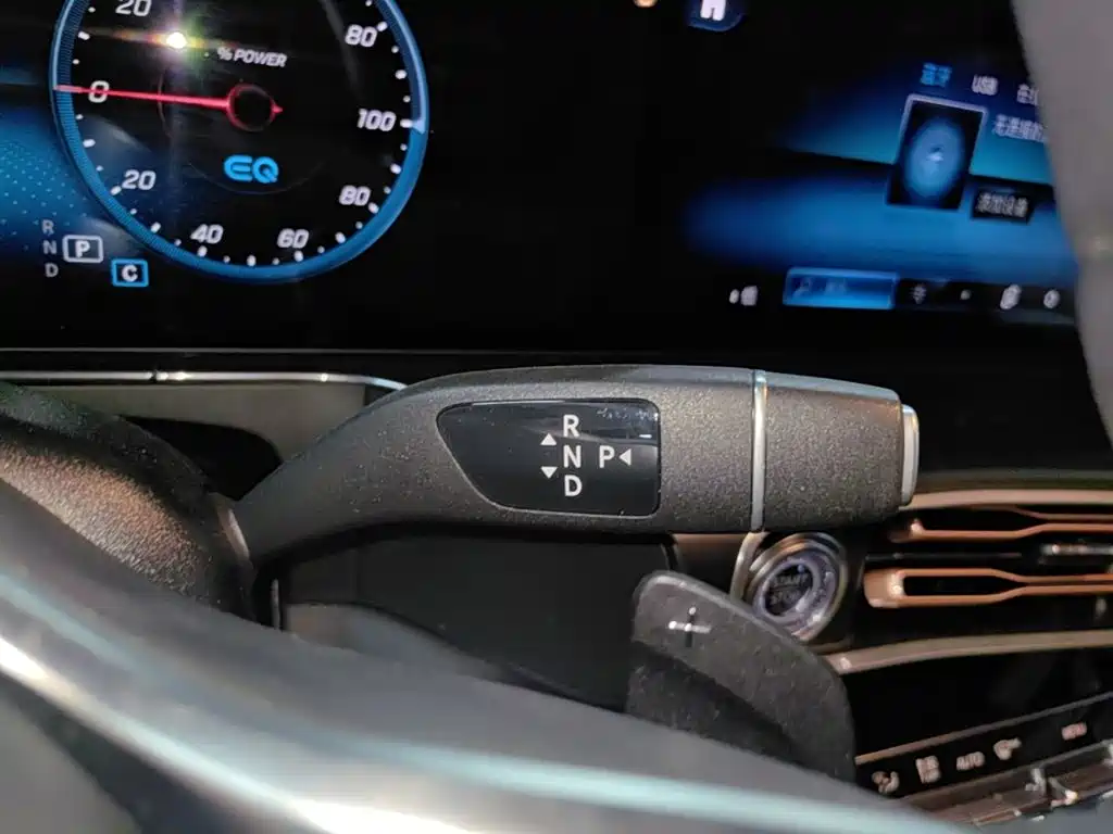 Mercedes-Benz EQC — миниатюра 14