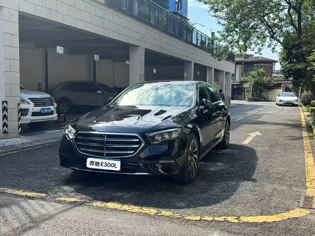 Mercedes-Benz E-Class — миниатюра 2
