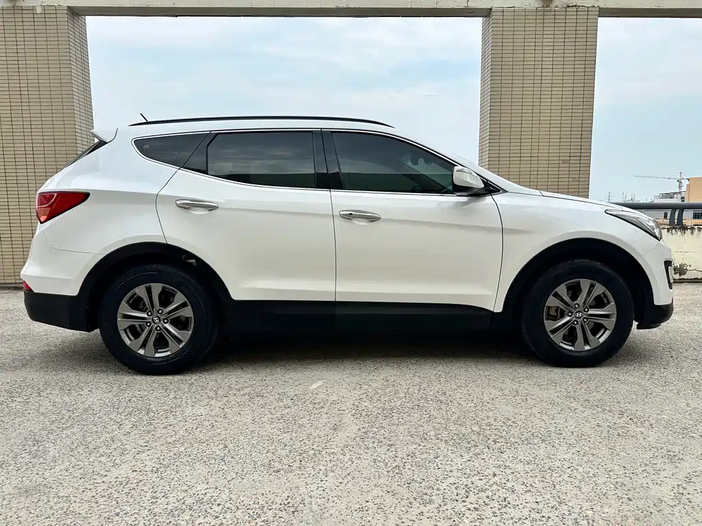 Hyundai Santa Fe 2013 2.4L AT