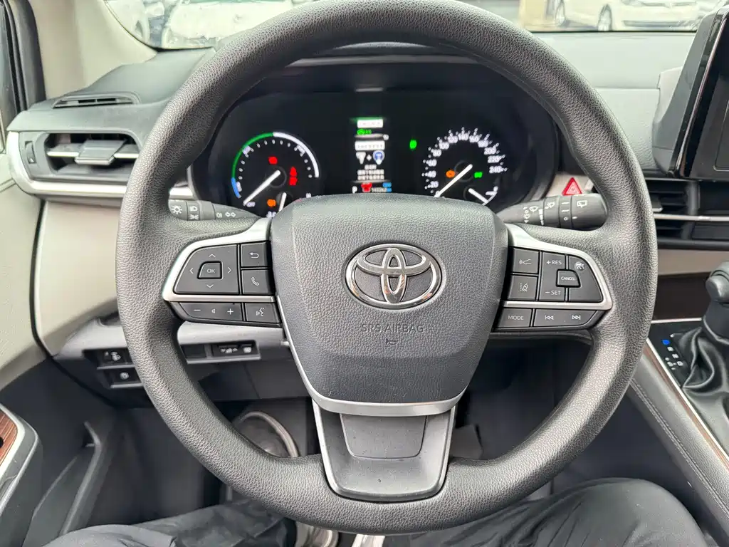 Toyota Sienna — миниатюра 13