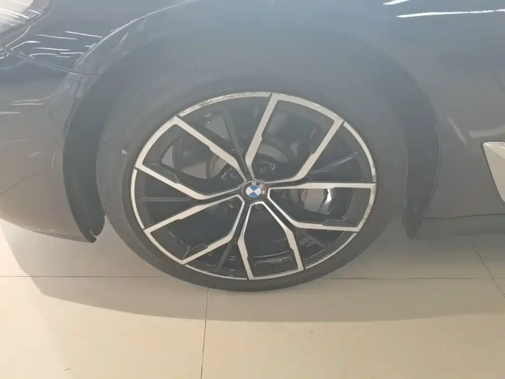 BMW 5 Series New Energy — миниатюра 23