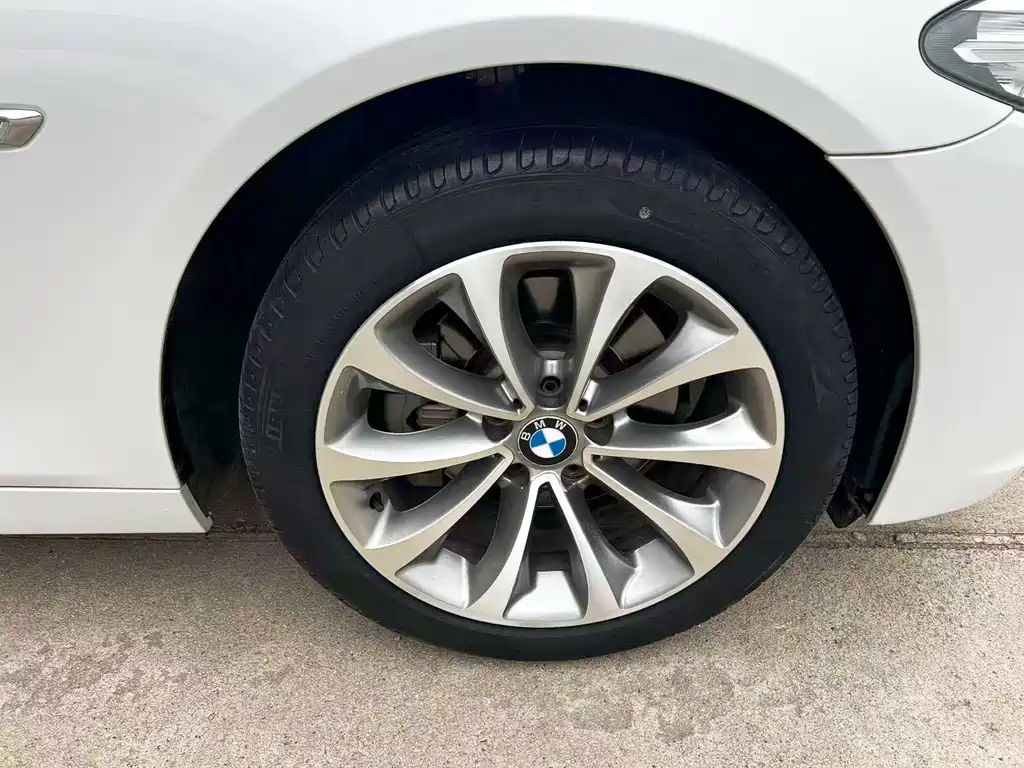 BMW 5 Series — миниатюра 18