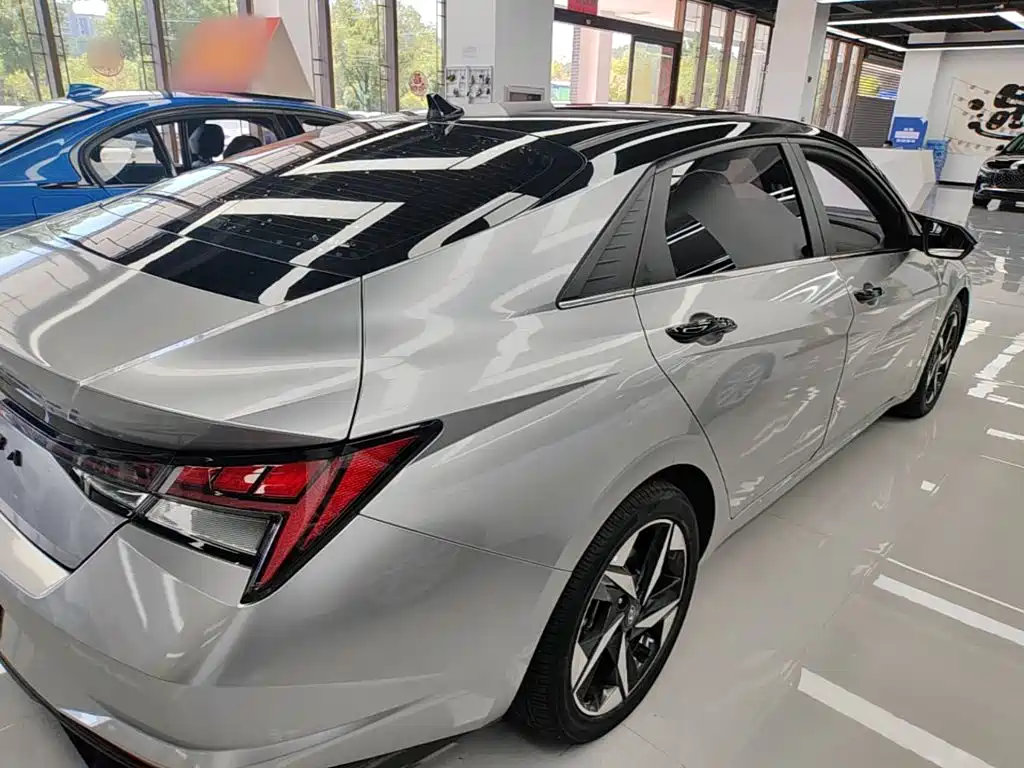 Hyundai Elantra — миниатюра 7