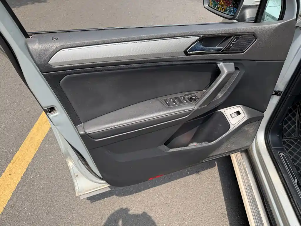 Volkswagen Tiguan L PHEV — миниатюра 6