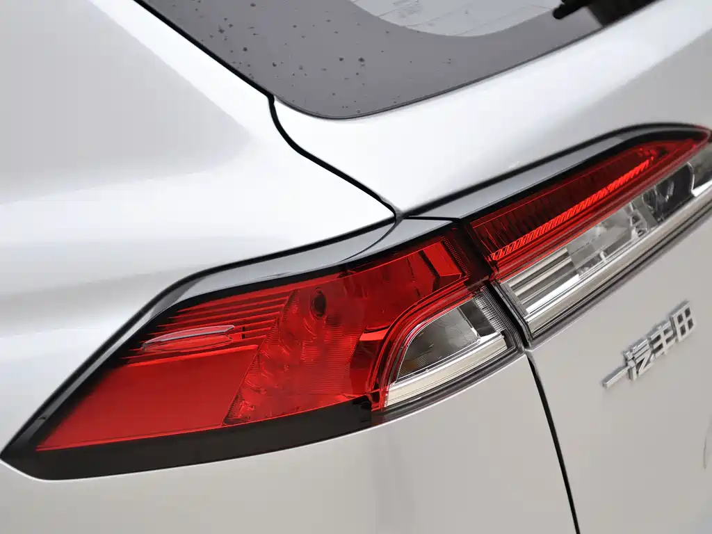 Toyota Corolla Cross — миниатюра 21
