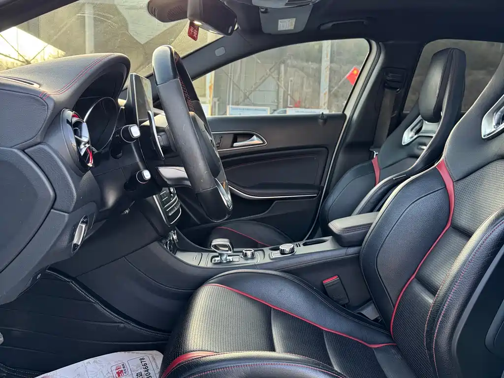 MERCEDES-BENZ GLA AMG