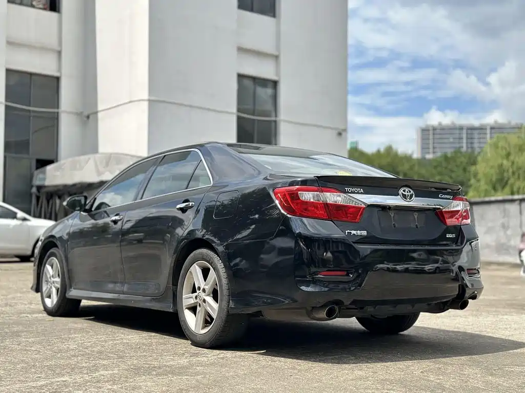 Toyota Camry — миниатюра 5