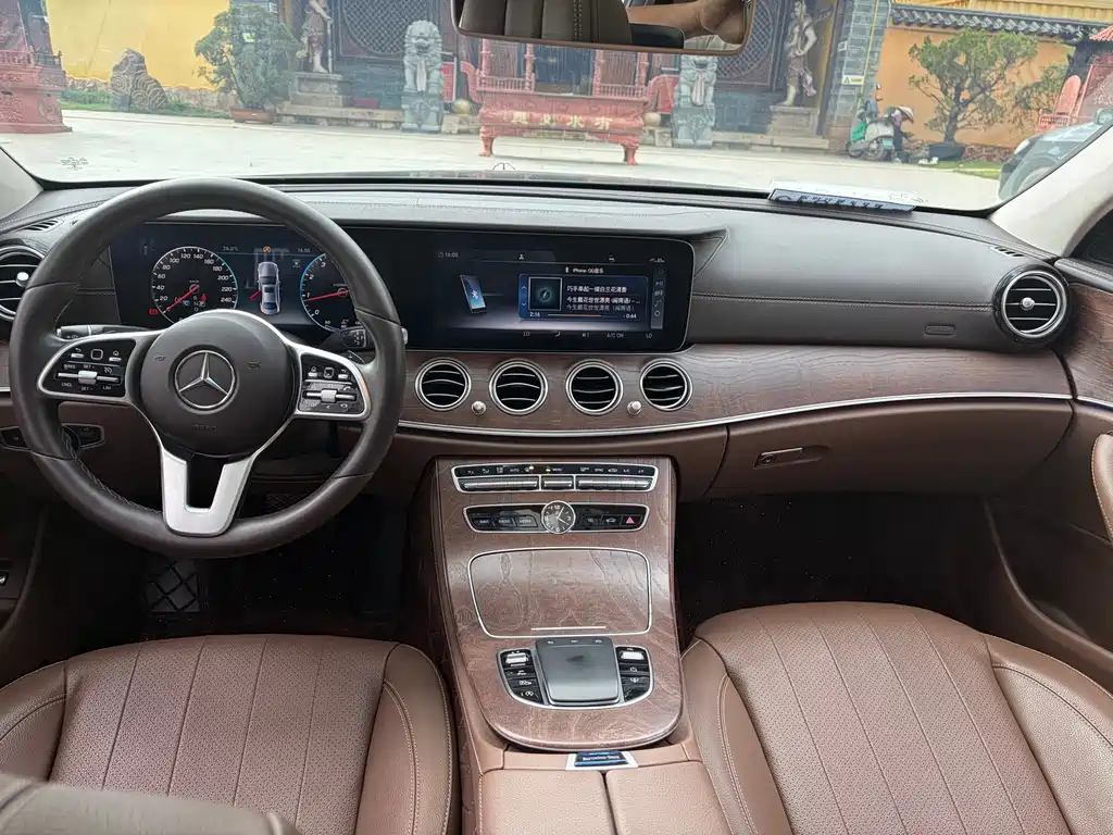 Mercedes-Benz E-Class — миниатюра 8