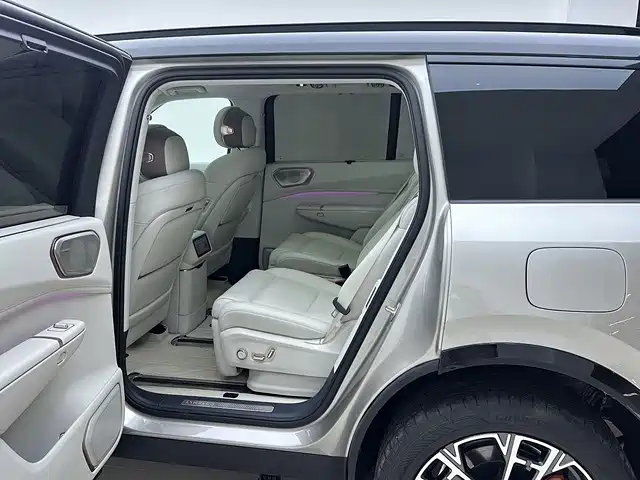 Lynk & Co 900 — миниатюра 5