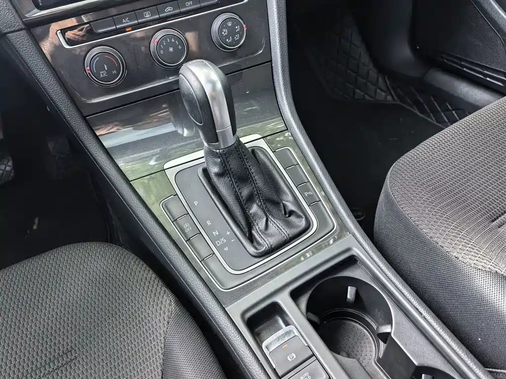 Volkswagen Golf (Import) — миниатюра 10