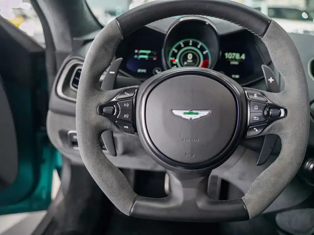 Aston Martin V8 Vantage — миниатюра 5
