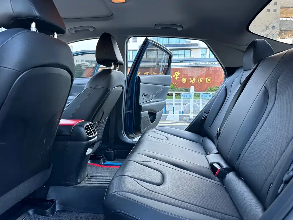Hyundai Elantra — миниатюра 10
