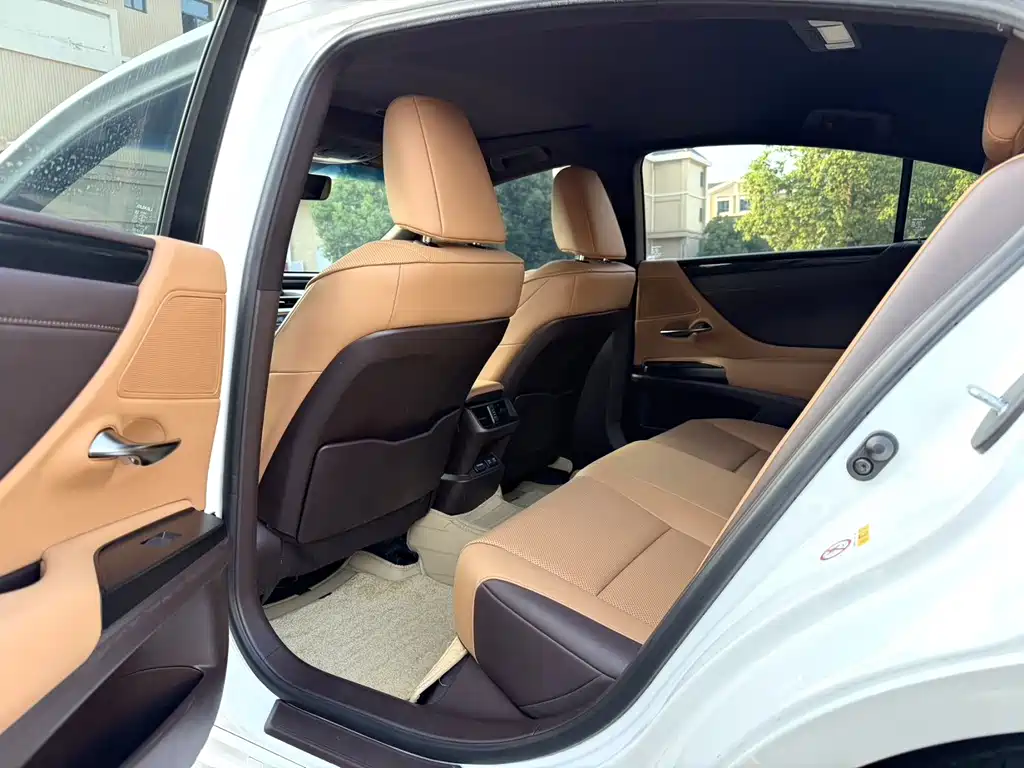 Lexus ES — миниатюра 6