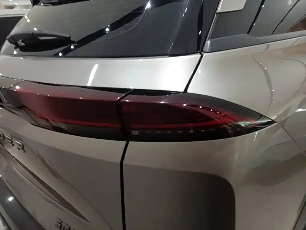 Nissan Teramont — миниатюра 8