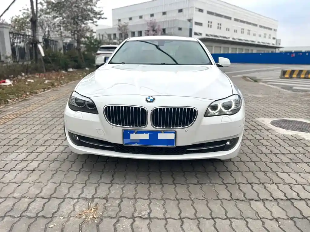 BMW 5 Series — миниатюра 2
